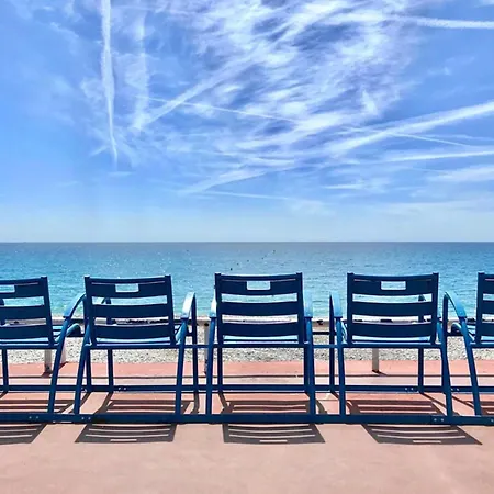 4 Guests Promenade Des